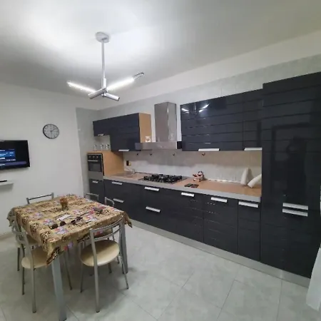House 33 公寓 *